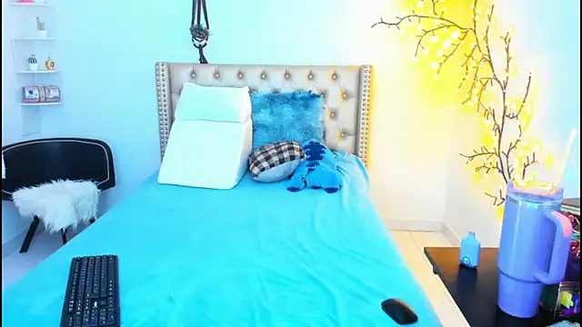 Snapshot of LenaStylesOA chatting on September 24, 2025, 8:37 pm LenaStylesOA online show from September 24, 2025, 8:37 pm