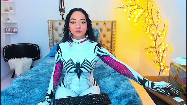 Snapshot of LenaStylesOA chatting on October 10, 2025, 1:23 pm LenaStylesOA online show from October 10, 2025, 1:23 pm