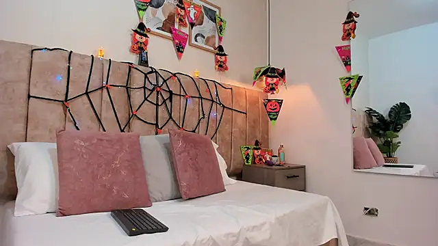 Snapshot of Karina_Harris chatting on October 25, 2025, 12:28 pm Karina Harris online show from October 25, 2025, 12:28 pm