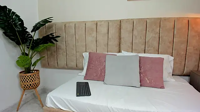 Snapshot of Karina_Harris chatting on October 8, 2025, 12:28 pm Karina Harris online show from October 8, 2025, 12:28 pm