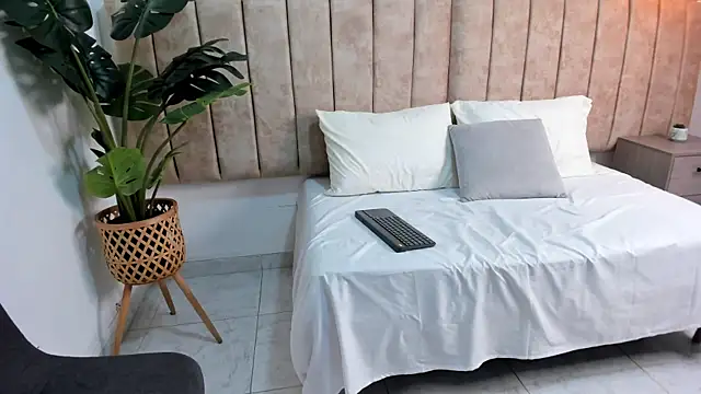 Snapshot of Karina_Harris chatting on October 10, 2025, 12:17 pm Karina Harris online show from October 10, 2025, 12:17 pm