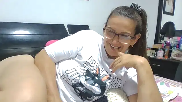 MiaVega online show from November 29, 2025, 2:55 am