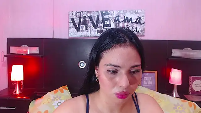 alyssabunnyy online show from November 9, 2025, 8:24 pm