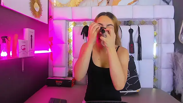 Snapshot of Natasha-Adams chatting on February 25, 2026, 9:25 pm Natasha-Adams online show from February 25, 2026, 9:25 pm