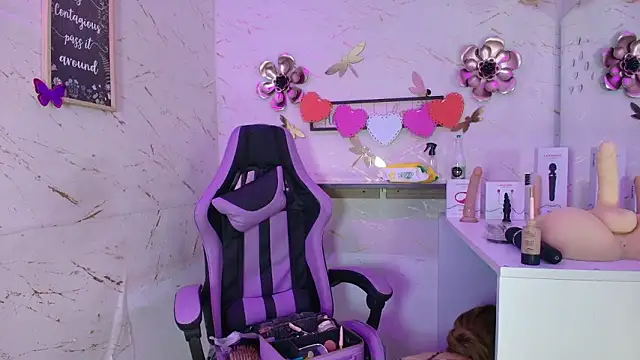 Snapshot of Natasha-Adams chatting on February 4, 2026, 9:21 pm Natasha-Adams online show from February 4, 2026, 9:21 pm