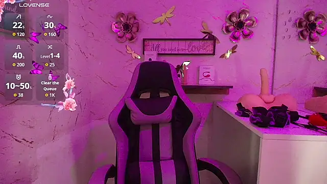 Natasha-Adams online show from January 14, 2026, 9:40 pm