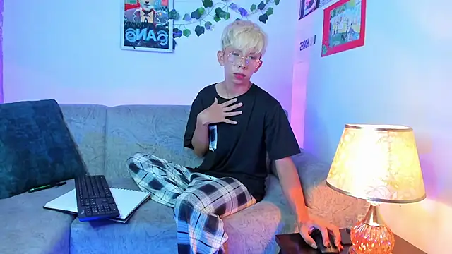 Hyunjin Son online show from March 16, 2026, 5:05 pm