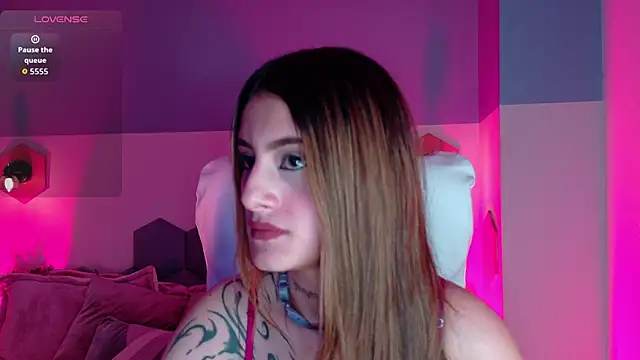 Snapshot of aliciia_Miller chatting on October 24, 2025, 9:36 pm aliciia Miller online show from October 24, 2025, 9:36 pm