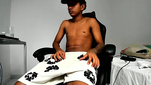 Snapshot of alluringangel0 chatting on October 23, 2025, 6:12 am alluringangel0 online show from October 23, 2025, 6:12 am