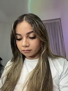 Snapshot of AnnyLopezzz_ chatting on September 24, 2025, 5:47 am AnnyLopezzz online show from September 24, 2025, 5:47 am