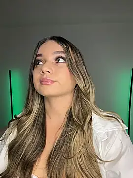 Snapshot of AnnyLopezzz_ chatting on September 27, 2025, 5:46 am AnnyLopezzz online show from September 27, 2025, 5:46 am