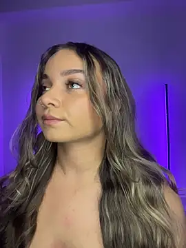 Snapshot of AnnyLopezzz_ chatting on October 30, 2025, 4:44 am AnnyLopezzz online show from October 30, 2025, 4:44 am