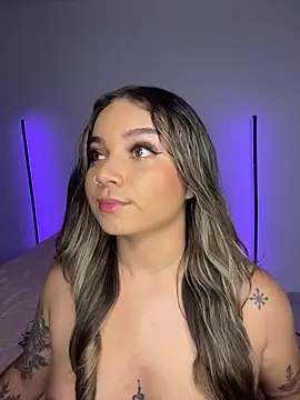 Snapshot of AnnyLopezzz_ chatting on November 5, 2025, 4:15 am AnnyLopezzz online show from November 5, 2025, 4:15 am