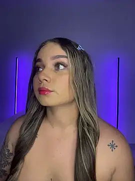 Snapshot of AnnyLopezzz_ chatting on October 21, 2025, 1:38 am AnnyLopezzz online show from October 21, 2025, 1:38 am