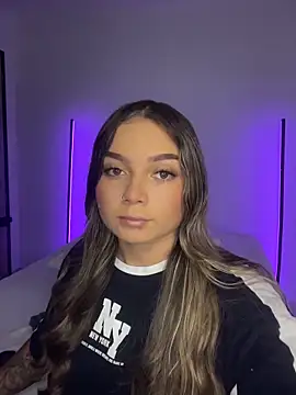 Snapshot of AnnyLopezzz_ chatting on October 24, 2025, 4:44 am AnnyLopezzz online show from October 24, 2025, 4:44 am