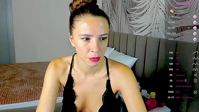 Snapshot of KiaraCaley chatting on September 25, 2025, 1:55 am KiaraCaley online show from September 25, 2025, 1:55 am