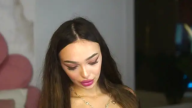 Snapshot of AmiraVeyl chatting on October 11, 2025, 11:06 pm AmiraVeyl online show from October 11, 2025, 11:06 pm