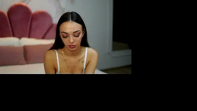 Snapshot of AmiraVeyl chatting on October 6, 2025, 8:20 pm AmiraVeyl online show from October 6, 2025, 8:20 pm