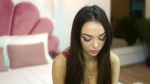 Snapshot of AmiraVeyl chatting on October 5, 2025, 8:10 pm AmiraVeyl online show from October 5, 2025, 8:10 pm