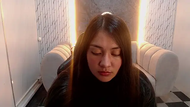 Snapshot of Ivony18_b chatting on October 21, 2025, 3:06 am Ivony18 b online show from October 21, 2025, 3:06 am