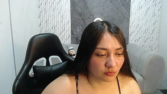 Snapshot of Ivony18_b chatting on October 23, 2025, 3:05 am Ivony18 b online show from October 23, 2025, 3:05 am