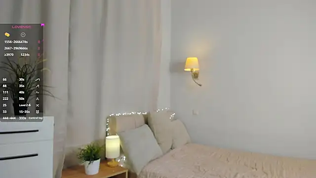 LakeshiaVodopich online show from September 18, 2025, 9:23 am