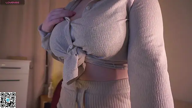 LakeshiaVodopich online show from October 12, 2025, 9:10 am