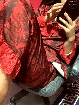 Snapshot of Tieuvi_18 chatting on November 2, 2025, 12:48 am Tieuvi 18 online show from November 2, 2025, 12:48 am