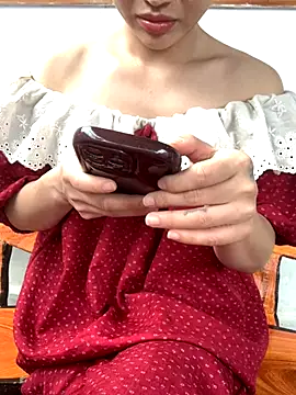 Snapshot of Tieuvi_18 chatting on October 31, 2025, 12:40 am Tieuvi 18 online show from October 31, 2025, 12:40 am