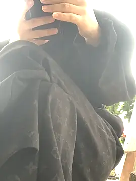 Snapshot of Tieuvi_18 chatting on October 23, 2025, 12:42 am Tieuvi 18 online show from October 23, 2025, 12:42 am