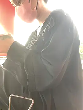 Snapshot of Tieuvi_18 chatting on October 29, 2025, 12:09 am Tieuvi 18 online show from October 29, 2025, 12:09 am