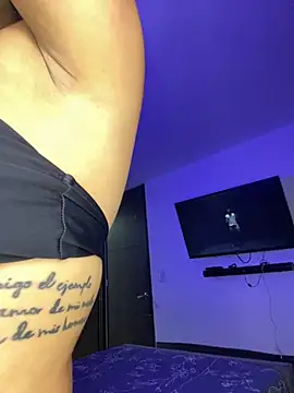 Snapshot of AlannaEvons chatting on October 22, 2025, 11:36 pm AlannaEvons online show from October 22, 2025, 11:36 pm