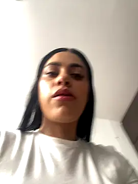 Snapshot of AlannaEvons chatting on November 3, 2025, 7:17 pm AlannaEvons online show from November 3, 2025, 7:17 pm