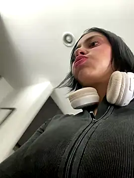 AlannaEvons online show from December 5, 2025, 3:10 pm