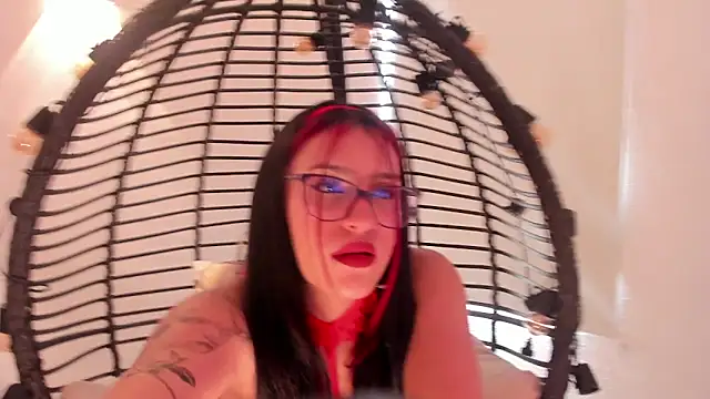 IssisSmith online show from September 17, 2025, 8:11 pm