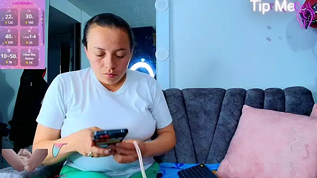  honey12 online show from September 19, 2025, 2:32 pm