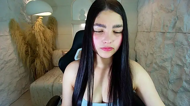 luna  r online show from October 16, 2025, 7:33 pm