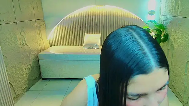 luna  r online show from October 15, 2025, 12:24 pm