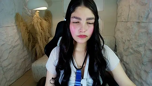 luna  r online show from October 11, 2025, 7:59 pm