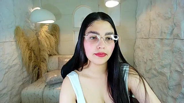 luna  r online show from October 16, 2025, 12:30 am