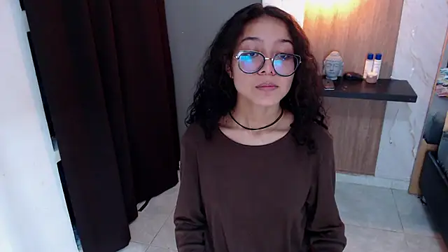 Snapshot of honeymoon_12 chatting on September 19, 2025, 4:16 am honeymoon 12 online show from September 19, 2025, 4:16 am