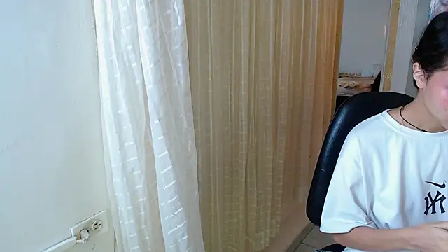 Snapshot of honeymoon_12 chatting on October 4, 2025, 3:08 am honeymoon 12 online show from October 4, 2025, 3:08 am