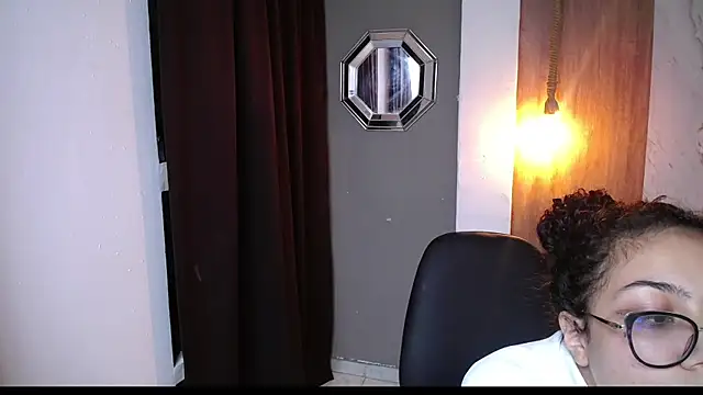 Snapshot of honeymoon_12 chatting on October 12, 2025, 3:52 am honeymoon 12 online show from October 12, 2025, 3:52 am