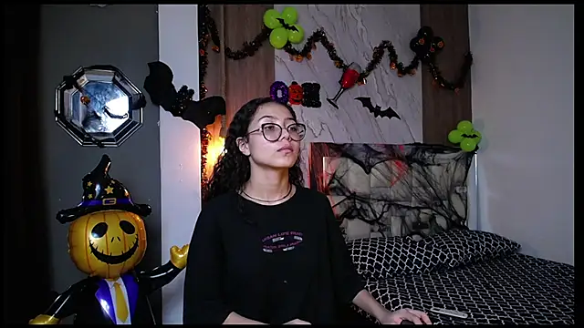 Snapshot of honeymoon_12 chatting on October 20, 2025, 4:25 am honeymoon 12 online show from October 20, 2025, 4:25 am