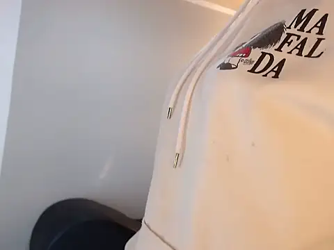 Snapshot of sabrina_roosa chatting on October 10, 2025, 11:11 am sabrina roosa online show from October 10, 2025, 11:11 am