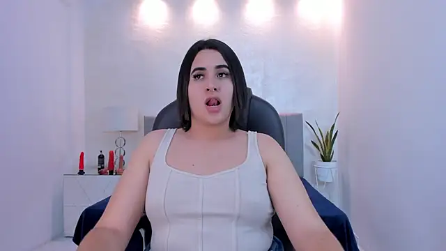 Snapshot of kendall_roous chatting on October 1, 2025, 7:40 pm kendall roous online show from October 1, 2025, 7:40 pm