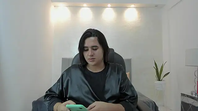 Snapshot of kendall_roous chatting on October 18, 2025, 12:07 pm kendall roous online show from October 18, 2025, 12:07 pm