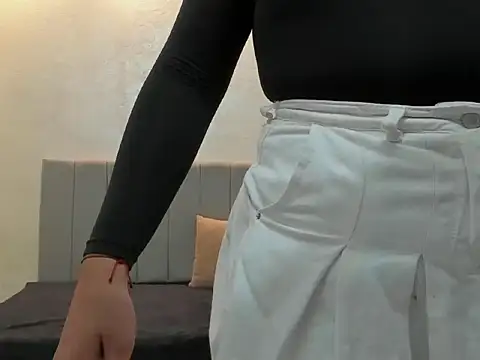 Snapshot of kendall_roous chatting on October 24, 2025, 7:46 pm kendall roous online show from October 24, 2025, 7:46 pm