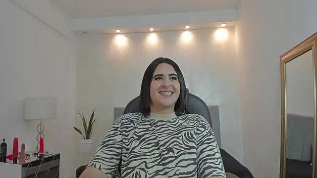 Snapshot of kendall_roous chatting on October 23, 2025, 8:07 pm kendall roous online show from October 23, 2025, 8:07 pm