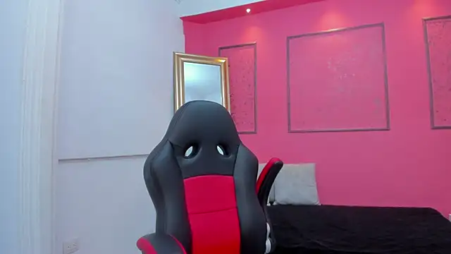 Snapshot of kendall_roous chatting on September 8, 2025, 7:24 pm kendall roous online show from September 8, 2025, 7:24 pm